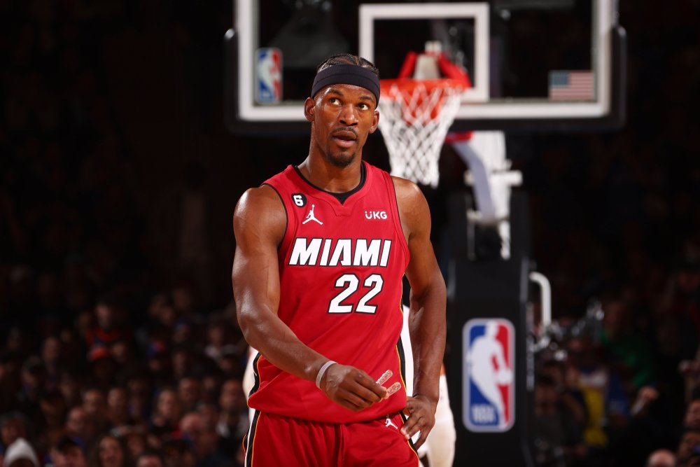 巴特勒硬汉本色尽显,热火加时险胜雄鹿